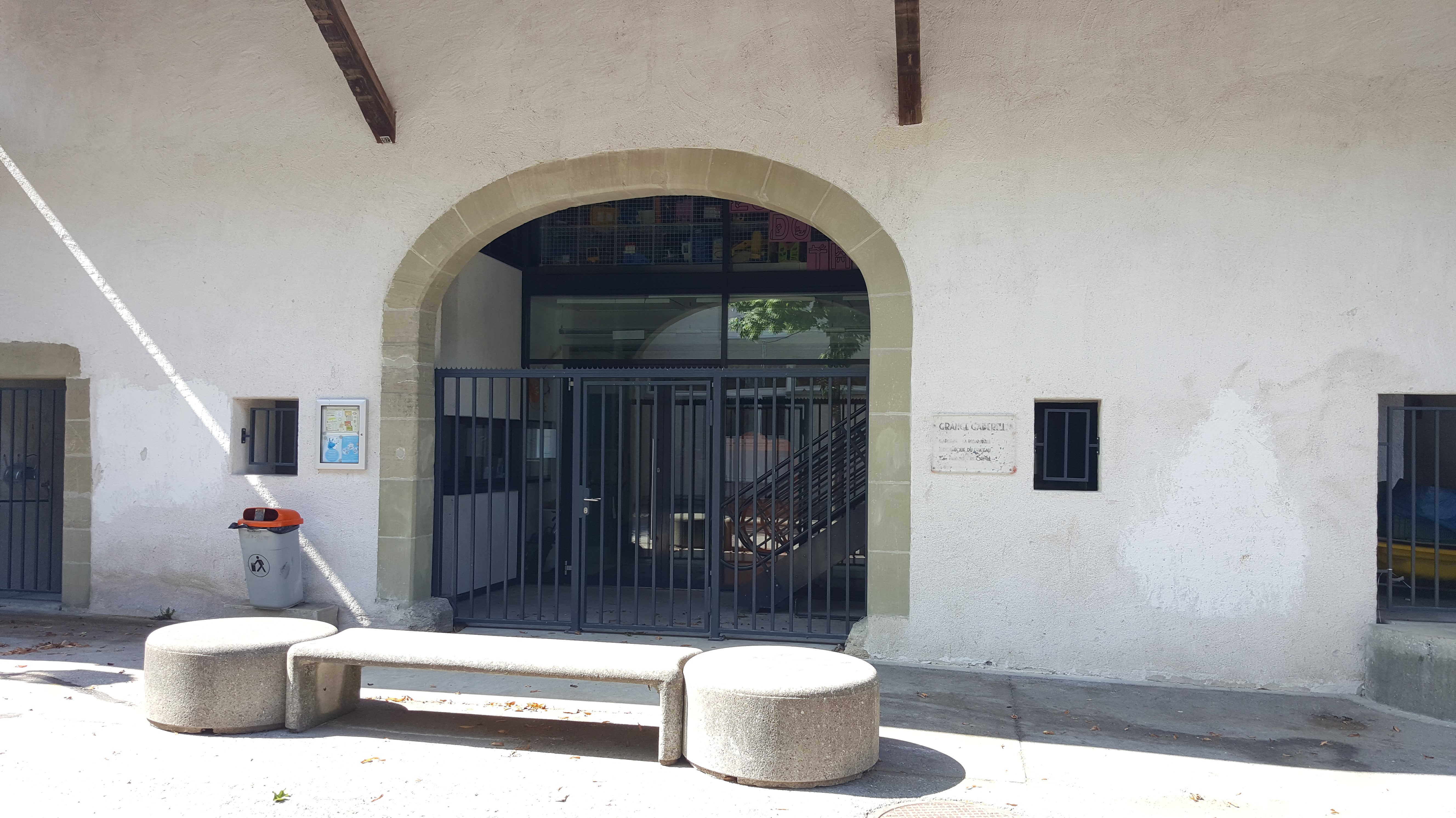 Entrée de la garderie depuis dehors