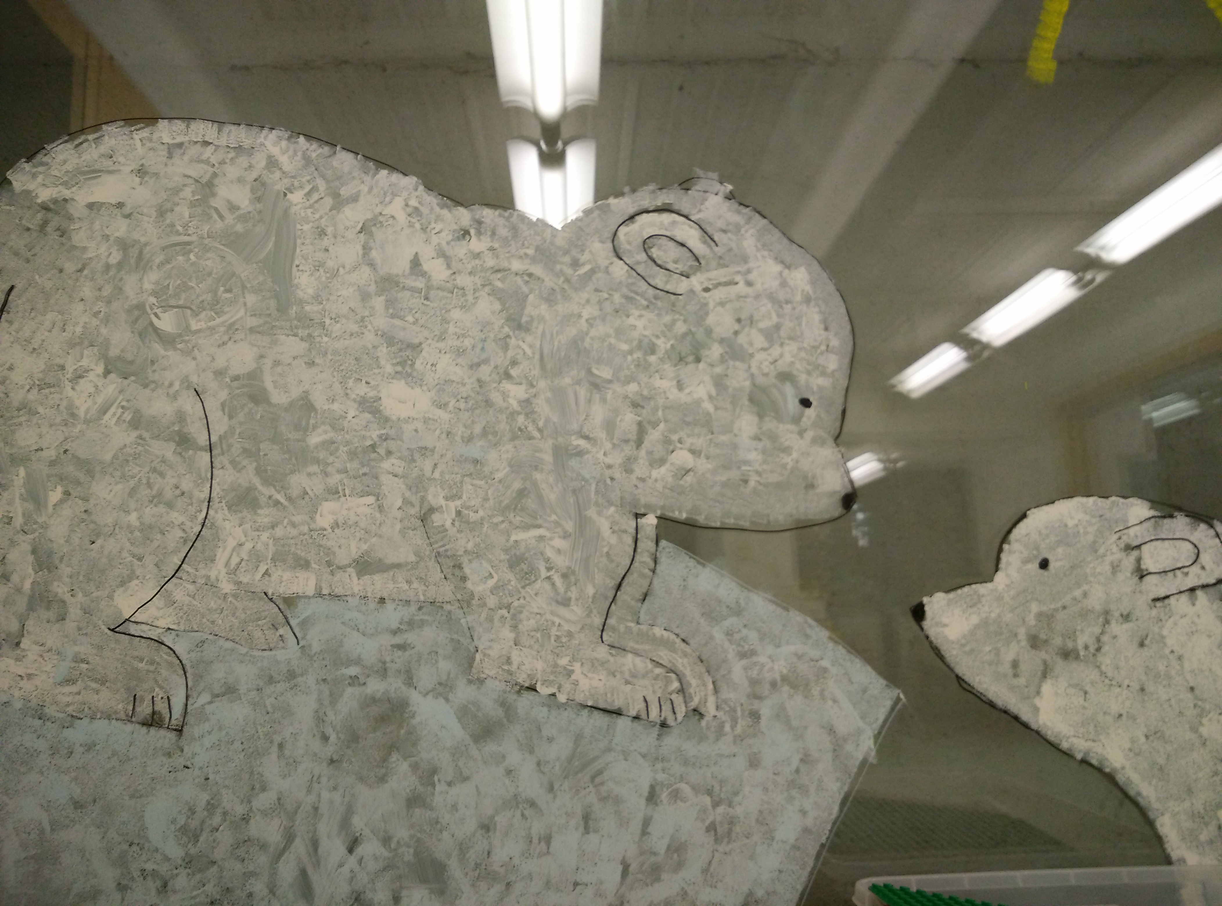 Ours peints sur les vitres de la garderie